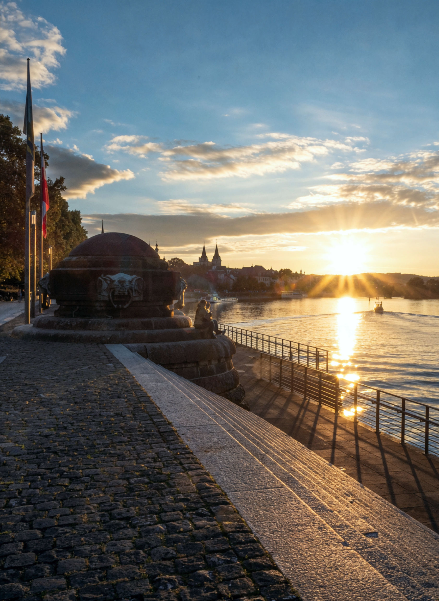 Abendstimmung am Deutschen Eck in Koblenz