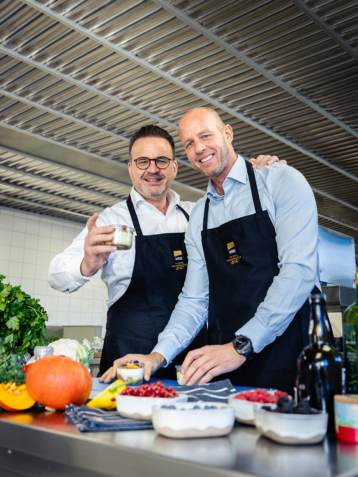 Jens und Peter Sander in der Manufaktur Küche der Sander Gruppe